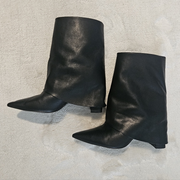 Steve Madden Black Leather Boots Size 9.5 Avant Garde Monochrome Contemporary - Picture 3 of 7